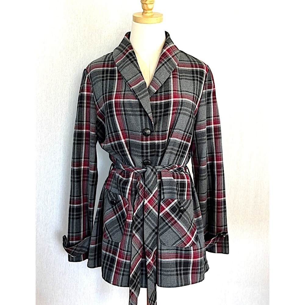 La Vita Plaid gray red belted jacket